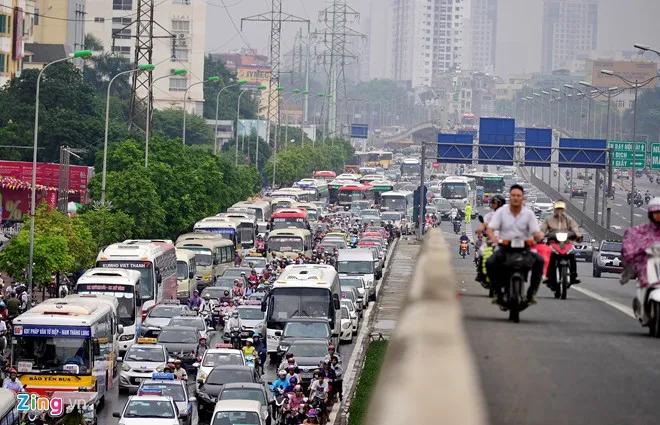 CSGT Hà Nội ra quân chống ùn tắc sau Tết Nguyên đán