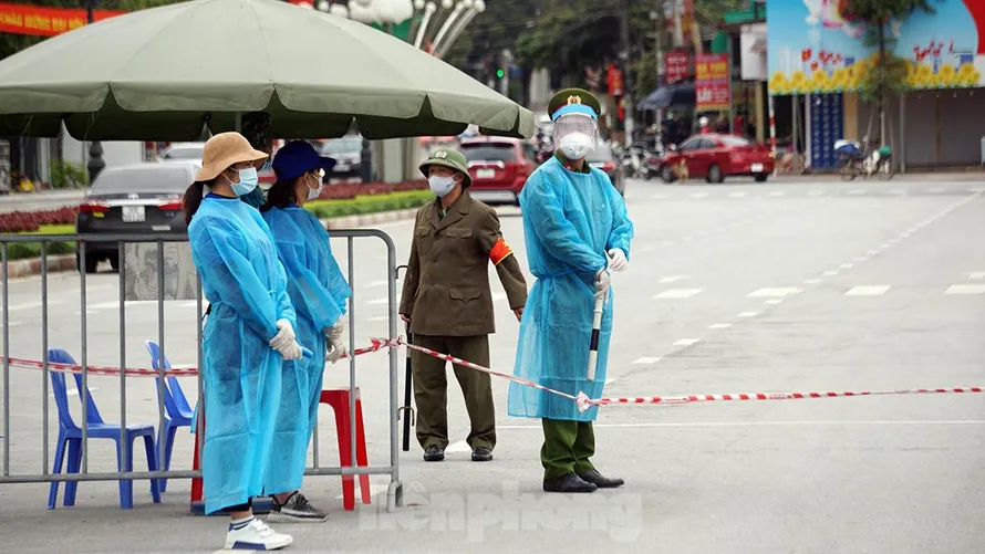 TP Chí Linh phong tỏa 4 hộ dân liên quan ca dương tính SARS-CoV-2 là công nhân ở Bắc Ninh.