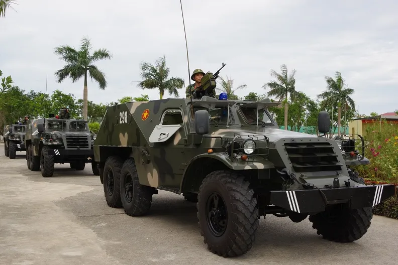 Trung đội 1, Đại đội Thiết giáp BTR-152 thực hành phương án di chuyển chiến đấu phục vụ đoàn kiểm tra Bộ Quốc phòng