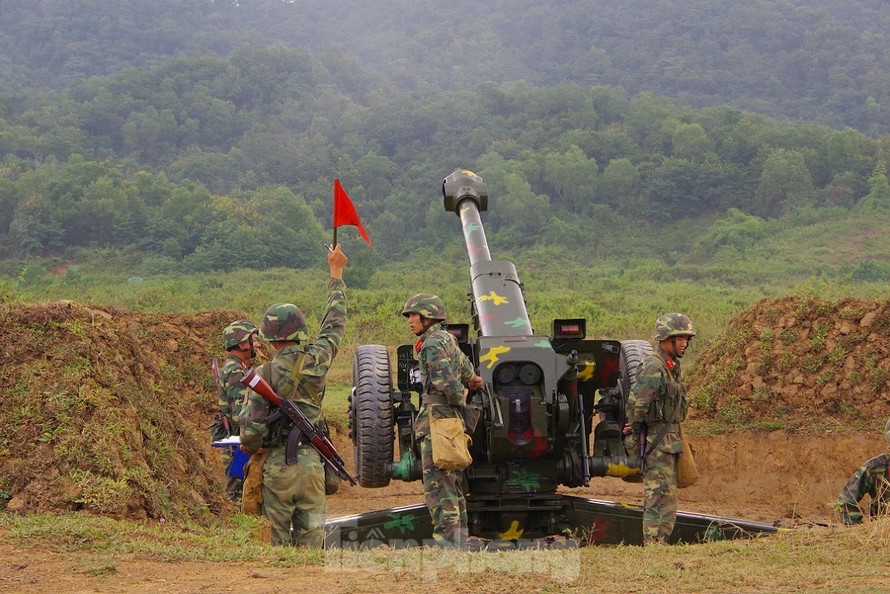 Một khẩu đội ở Lữ đoàn Pháo binh 368 thực hành bắn đạn thật trong diễn tập