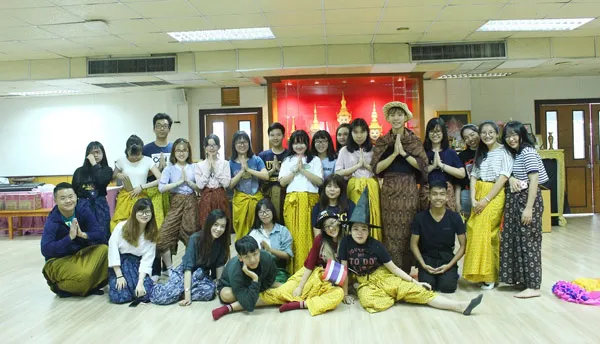 Chuyến đi tham quan Đại học Thương mại (Thái Lan) với nhiều trải nghiệm thú vị