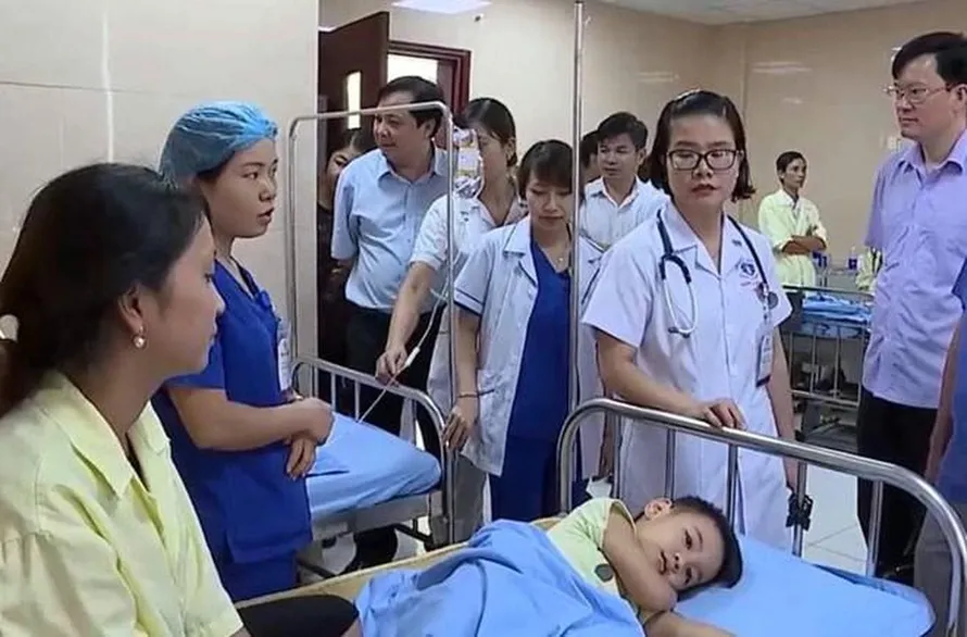 Các bé đang điều trị tại trung tâm Y tế.