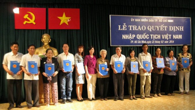Được nhập quốc tịch Việt Nam là mong mỏi của nhiều kiều bào. Ảnh: T.L