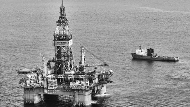  Giàn khoan Hải Dương 981 Trung Quốc hạ đặt trái phép ở vùng biển Việt Nam