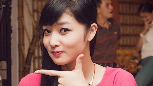 Triệu Thị Hà nhí nhảnh dự sinh nhật bạn thân 