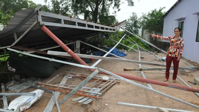 Bà Nguyễn Thị Minh Nguyệt tại ngôi nhà bị đánh sập