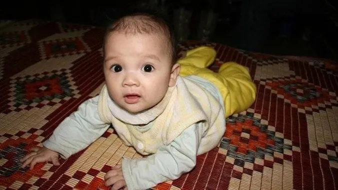 Bé Tùng Anh ở chùa Bồ Đề