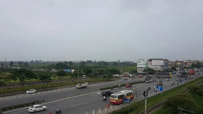  Ùn tắc thường xảy ra tại nút giao QL 5 cầu Thanh Trì ảnh: Bảo An