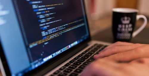Chỉ vì một dòng lệnh, cả công ty Marsala đã mất sạch dữ liệu. Ảnh: Tech Worm.