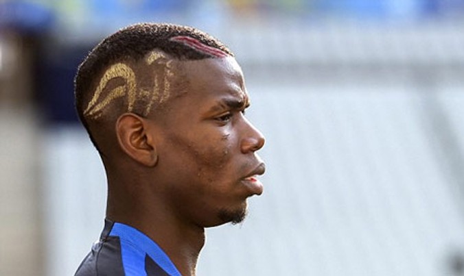 Pogba khoe kiểu tóc Gà trống Gaulois trong buổi tập