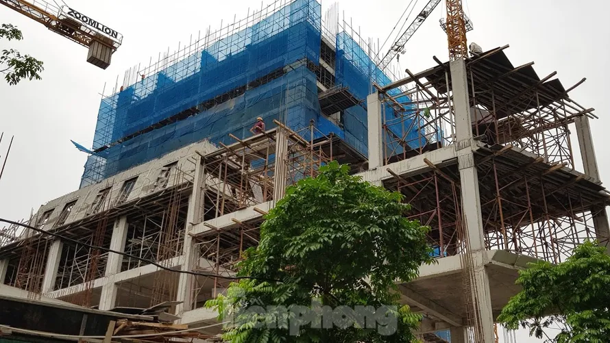 Chung cư 158 Nguyễn Sơn xây đến tầng 15 nhưng vẫn chưa được nghiệm thu phần móng.