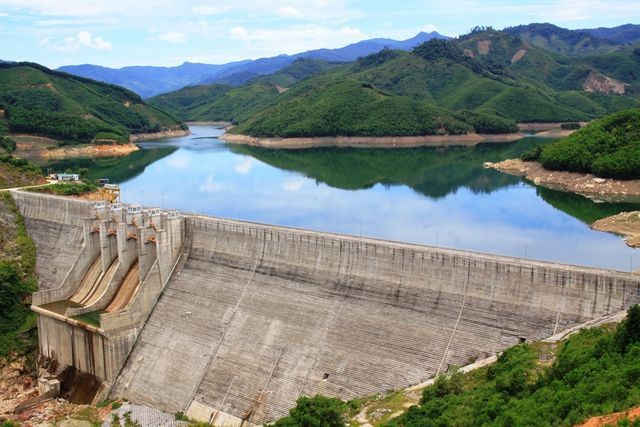 Sai phạm trong công tác đền bù, hỗ trợ cho người dân tại dự án thủy điện Đăkđrinh gây thiệt hại cho nhà nước 26 tỷ đồng.