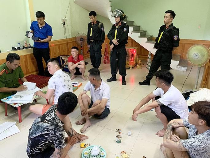 Triệt phá một điểm tín dụng đen ở TP Ðồng Hới, tỉnh Quảng Bình. Ảnh: nlđo.