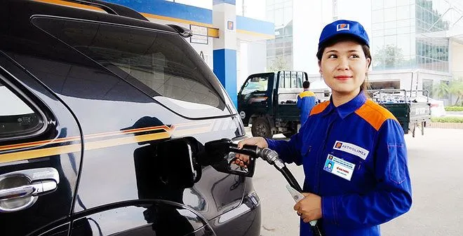 Giá bán lẻ xăng E5 RON92 tối đa ở mức 18.340 đồng/lít