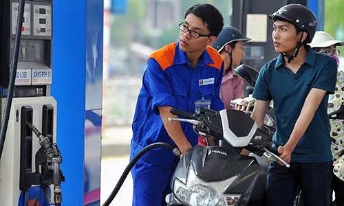 GIá bán lẻ các mặt hàng xăng dầu được giữ nguyên như kỳ điều hành trước kể từ 15h ngày hôm nay