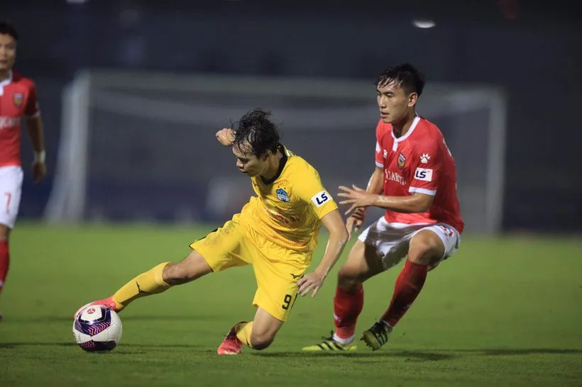 Nỗ lực của Văn Toàn không đủ giúp HAGL giành được trọn 3 điểm trước Hồng Lĩnh Hà Tĩnh. 