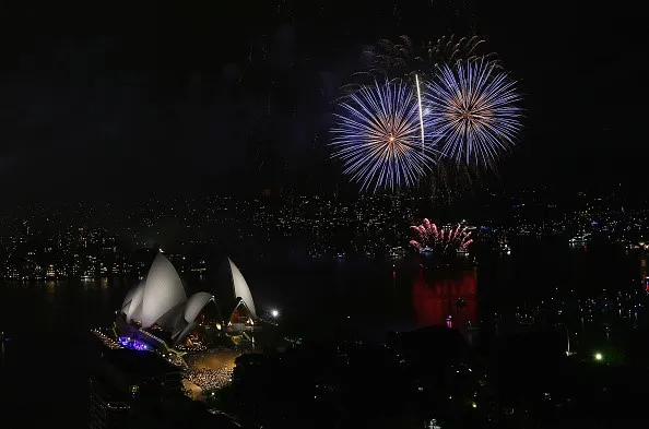 Thành phố Sydney, Australia vừa được chứng kiến màn pháo hoa rực rỡ trong đêm 31/12, trước thời khắc chuyển giao sang năm mới 2017.