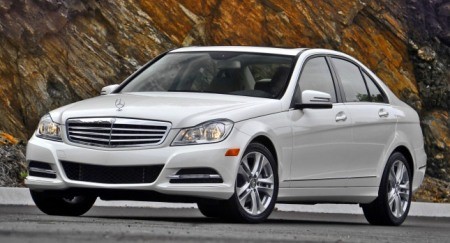 Vì sao Mercedes triệu hồi hàng trăm ngàn xe C-Class?