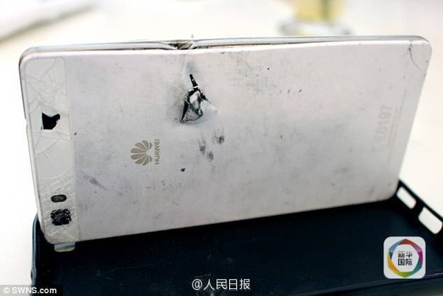 Shanghaiist đưa tin, doanh nhân Siraaj Abraham (41 tuổi) bị vướng vào một vụ cướp có vũ trang bên ngoài nhà ở Cape Town, Nam Phi hồi cuối tháng Tám.