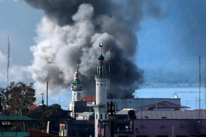 Marawi chìm trong bom đạn trong suốt hơn 1 tháng bị phiến quân Maute chiếm đóng. Ảnh: Reuters