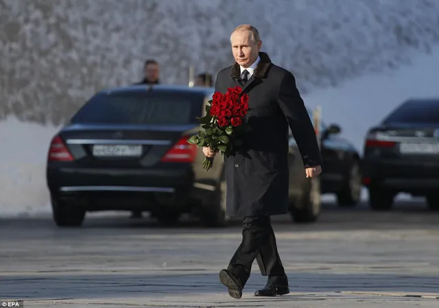 Tổng thống Putin đã cùng hàng chục nghìn người tham gia lễ kỉ niệm 75 năm trận Stalingrad kết thúc ngày 2/2. Đây được xem là cột mốc chói lọi trong công cuộc bảo vệ Tổ quốc của người Nga trong Thế chiến II.