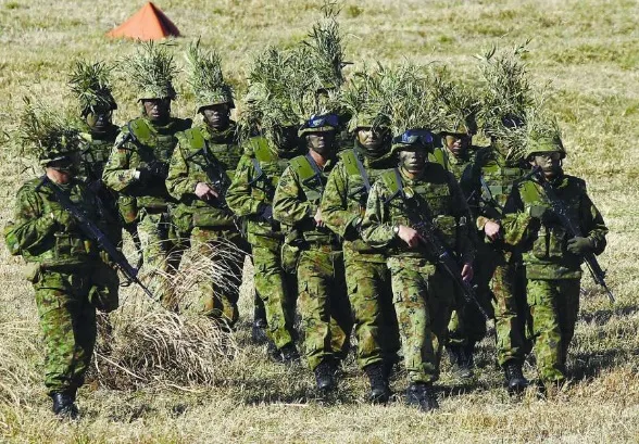 Các thành viên thuộc Lữ đoàn nhảy dù số 1của GSDF Nhật Bản.