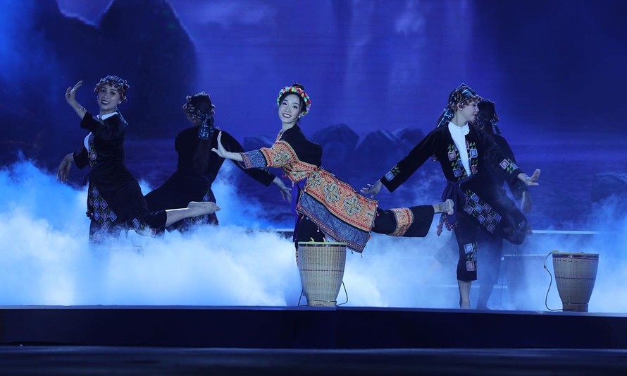 Người đẹp Thời trang và chung khảo Người đẹp Tài năng HHVN 2018