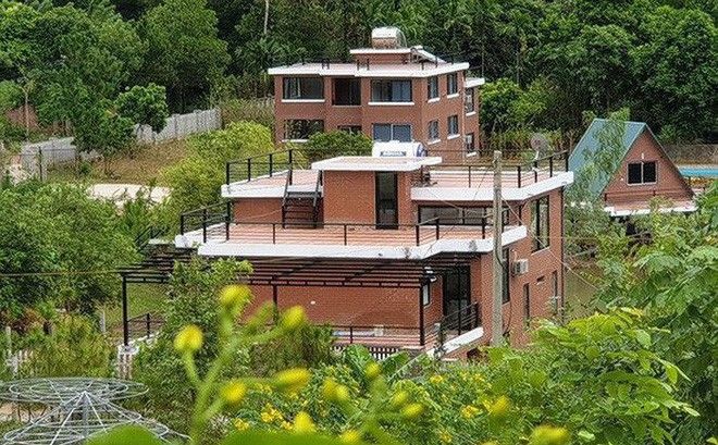 Nhiều biệt thự hoành tráng mọc lên trên đất rừng Sóc Sơn