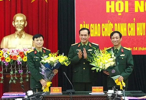 Hội nghị bàn giao chức trách, nhiệm vụ Chỉ huy trưởng Bộ Chỉ huy Quân sự tỉnh Nam Định. Ảnh: VGP