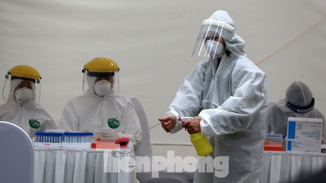 Thận trọng với test nhanh của Hàn Quốc mà Hà Nội đang dùng