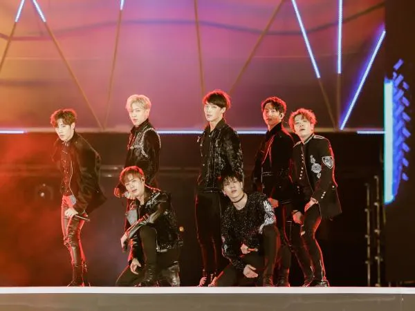 Thiếu MC phiên dịch, GOT7 vẫn giao lưu tiếng Anh, bắt tay cùng Ahgase Việt