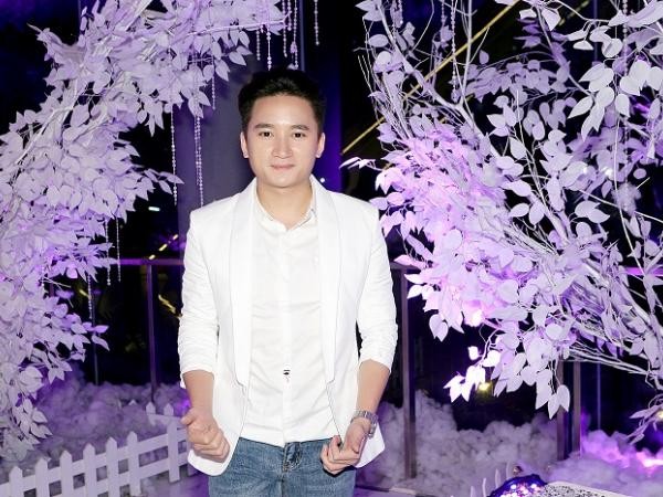 Nghệ sĩ Việt đến hát mừng sinh nhật Phan Mạnh Quỳnh
