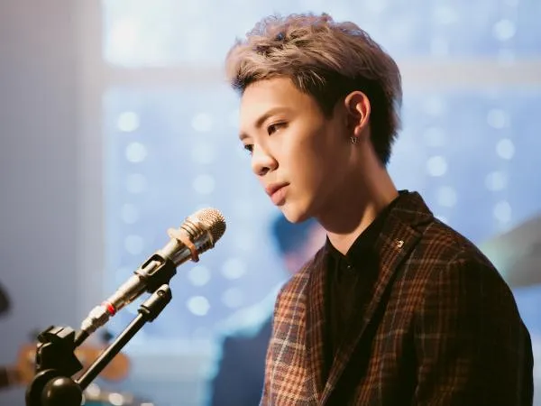 "Hoàng tử nhạc phim" Erik (ST.319) rủ Quang Đại và Trang Thiên tham gia MV mới