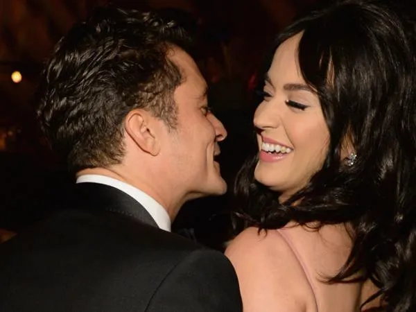 Đoán thử coi Katy Perry tặng người yêu bánh sinh nhật hình gì?