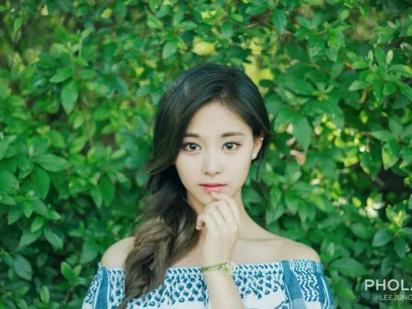 Đơn giản, khỏe khoắn mà vẫn nổi bật, chỉ có thể là Tzuyu (TWICE)