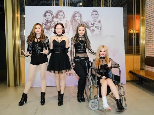 SGirls diện đồ cá tính, ủng hộ thông điệp nữ quyền trong MV mới 