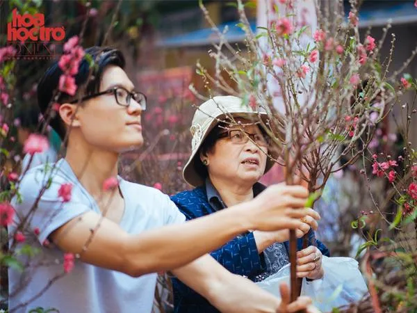 Xuống phố hòa cùng dòng người dạo chợ hoa ngày 27 Tết, bạn nhé!