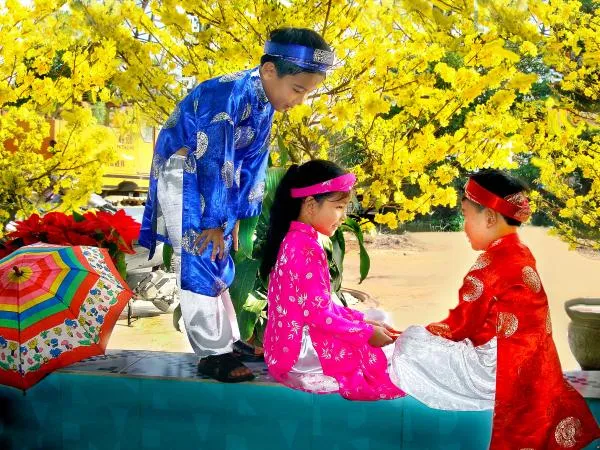 Sưởi ấm trái tim: Như cánh én báo Xuân về