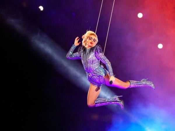 Lady Gaga và cú nhảy "ảo tung chảo" đã đánh lừa hàng triệu khán giả!