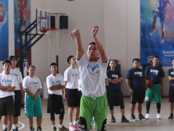 Gần 8000 học sinh tham gia "Hội trại huấn luyện bóng rổ Jr. NBA"