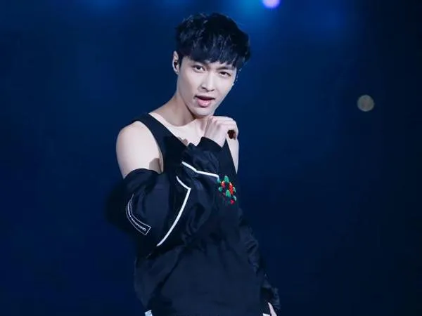 Lay lại bị "ném đá" vì không tham gia concert với EXO