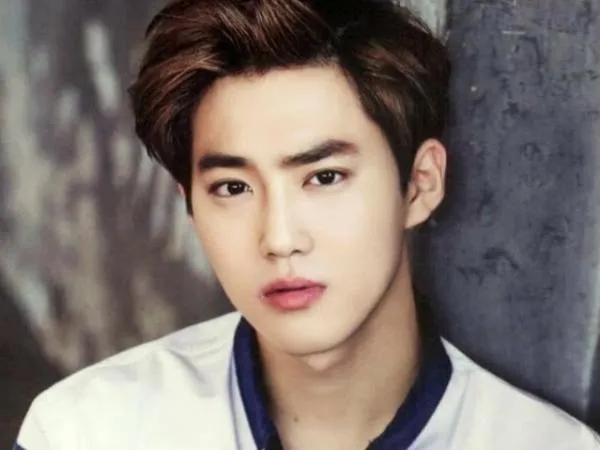 Nhìn những bằng chứng này, bạn sẽ phải tự hỏi: "Suho à, anh mắc nợ gì với máy ảnh vậy?"