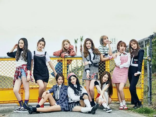 Ca khúc debut của "em gái Seventeen" PRISTIN bị chê "không xứng với kì vọng"?