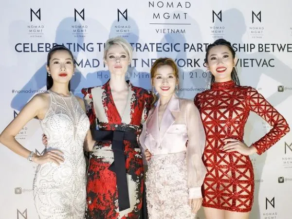 Chi Pu, Hoàng Oanh nổi bật trên thảm đỏ dạ tiệc cùng "nữ hoàng tạo dáng" Coco Rocha
