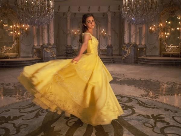 Những bộ váy của nàng Belle được may theo phong cách thời trang nào?