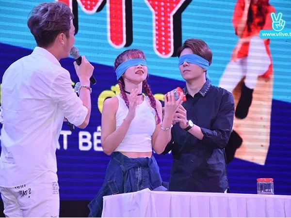Khởi My "quẩy" hết mình cùng điệu nhảy Gangnam Style bằng nhạc Bolero