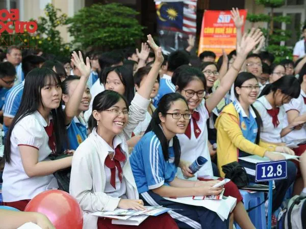 Thi cử sẽ không vui đến thế nếu không có "Siêu nhân giải cứu mùa thi"
