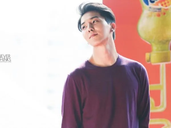 Cận kề ngày comeback, Song Mino (Winner) lại bị chấn thương ở cổ