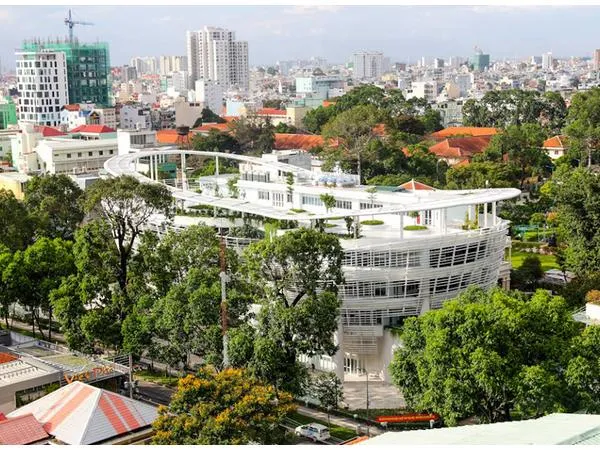 Giới trẻ Sài Gòn thích thú với diện mạo mới của Nhà thiếu nhi thành phố