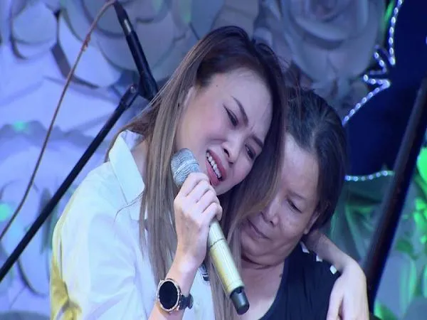 Lại một lần nữa, fan ấm lòng vì hành động đẹp của Mỹ Tâm